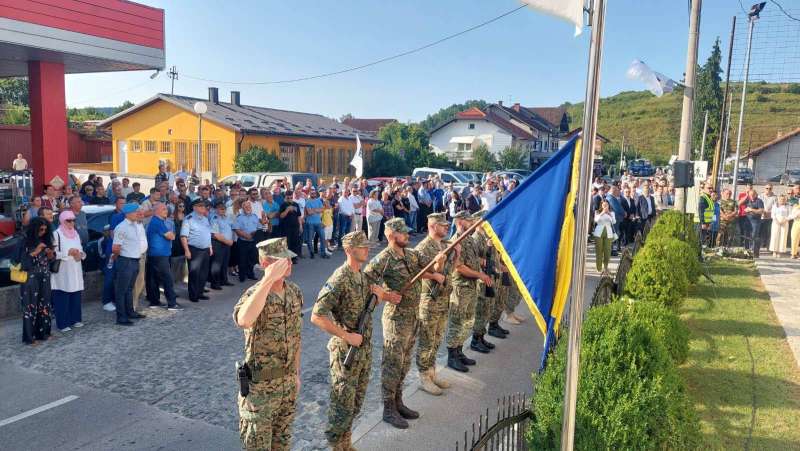 Cazin obilježio Dan grada manifestacijom "Pečat slobodi" i sjećanjem na deblokadu Bihaćkog okruga