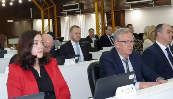 Čehić povukao inicijativu za profesionalizaciju zastupnika Skupštine ZDK-a