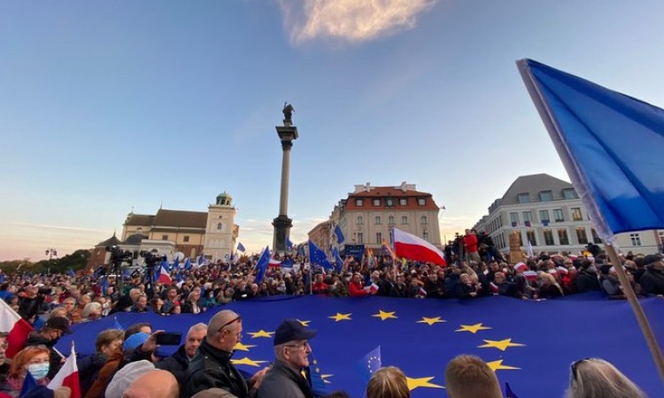 Čelnici EU-a kritikovali Poljsku zbog njenog osporavanja pravnih temelja EU