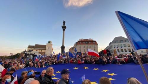 Čelnici EU-a kritikovali Poljsku zbog njenog osporavanja pravnih temelja EU