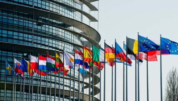 Čelnici EU razgovaraju o certificiranju više vrsta vakcina i COVID pasošima