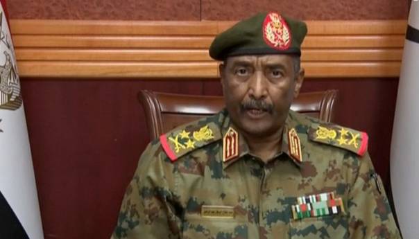 Čelnik sudanske vojske Al-Burhan u svojoj kući drži premijera Hamdoka