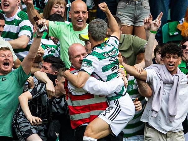 Celtic došao nadomak titule, nastala nezapamćena ludnica