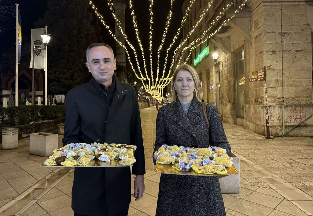 Ćemalović i Rahimić dijelili bajramske kolače u Mostaru