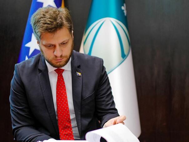 Čengić se oglasio nakon što mu je bačena bomba na kuću: Nastavak prijetnji