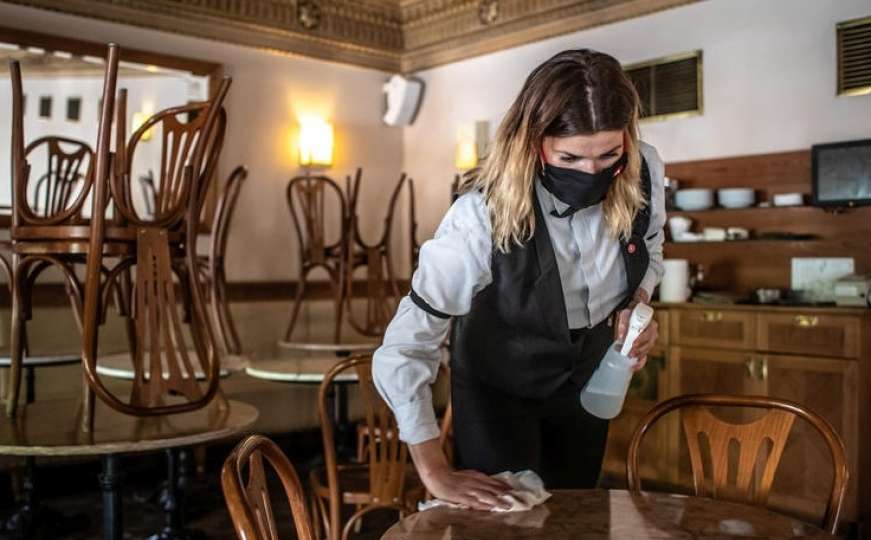 Češka popušta mjere, ukida nošenje maski na otvorenom