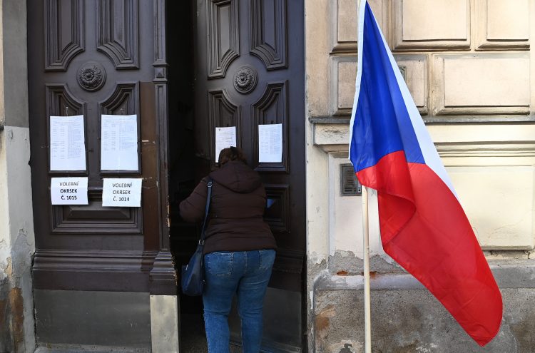 Češka TV: Češka opozicija osvaja većinu mjesta na izborima za donji dom