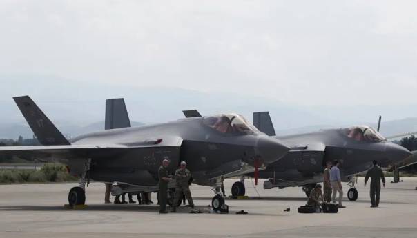 Češka vlada usvojila nacrt zakona o ulaganju dva posto BDP-a u vojsku