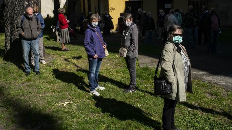 Češka zbog protivljenja javnosti ublažila plan o nošenju maski
