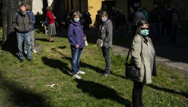 Češka zbog protivljenja javnosti ublažila plan o nošenju maski