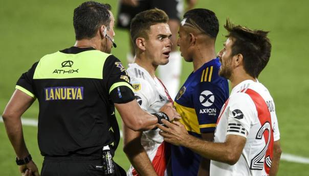 Četiri gola i dva crvena u još jednom ludom Superclasicu između Boce i Rivera