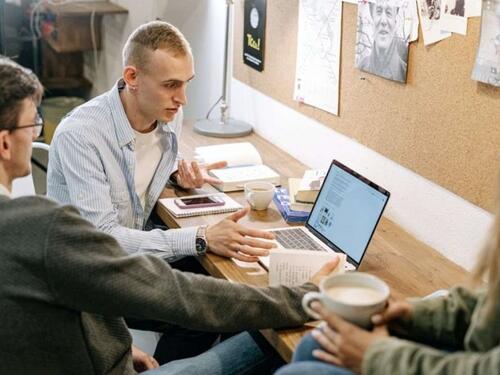 Četiri načina za održavanje zdrave konkurencije na poslu