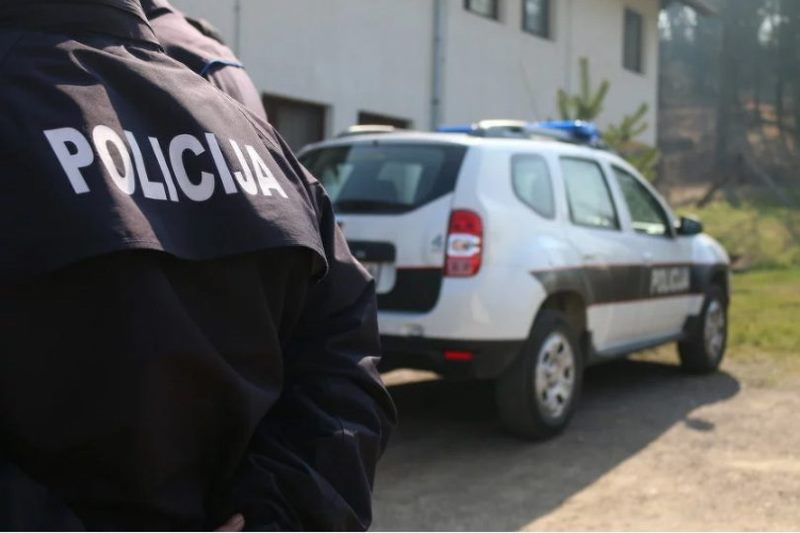 Četiri policajca napadnuta u Gračanici, uhapšene dvije osobe