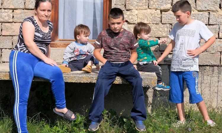 Četvorici maloljetne braće iz Olova FMROI i Pomozi.ba grade kuću