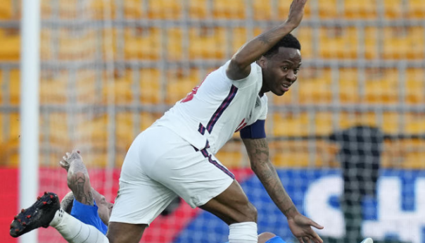 Chelsea koncentrisan na dovođenje Sterlinga i Raphinha