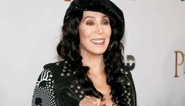 Cher pokrenula nove glasine: Objavila slike dijamantnog prstena