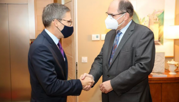 Chollet: Podrška Schmidtu i OHR-u