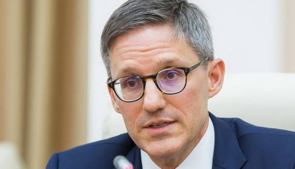 Chollet razgovarao s Vučićem i Kurtijem