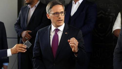 Chollet vlastima RS: Povlačenje iz institucija vodi u ekonomski ćorsokak