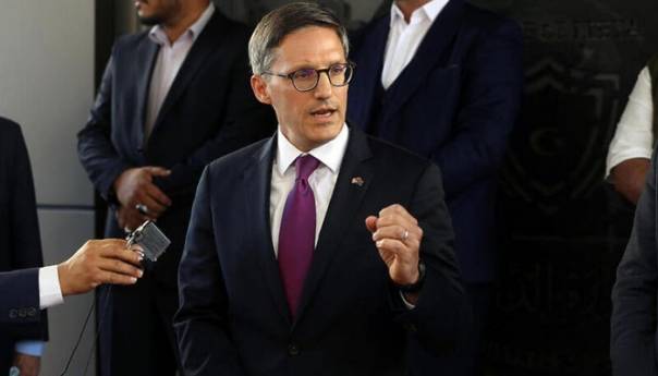 Chollet vlastima RS: Povlačenje iz institucija vodi u ekonomski ćorsokak