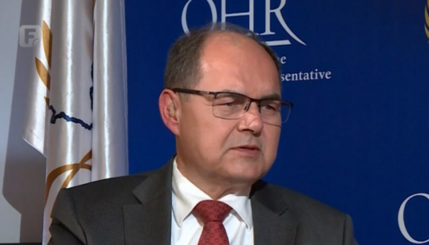 Christian Schmidt: Dodik se ponaša kao drvosječa