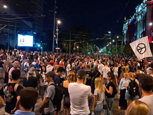 Nacija protiv "ćacija": Novosađani čiste grad od smeća i najavljuju proteste