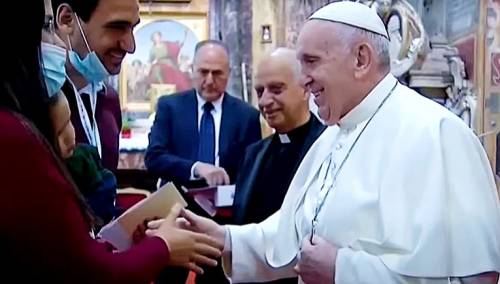 Cijepljeni papa Franjo s mnogima bio u bliskom kontaktu nakon mise u Italiji