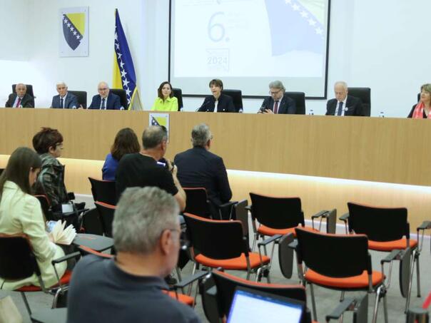 CIK kaznio NS i NIP zbog preuranjene kampanje