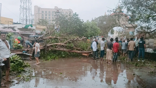 Ciklon Biparjoy pogodio obale Indije i Pakistana