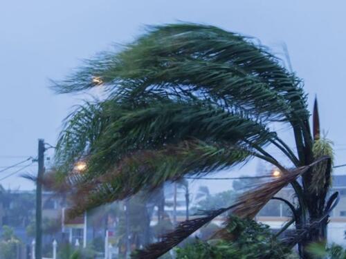 Ciklon pogodio Australiju, otkazani domaći letovi i evakuirana obalna područja