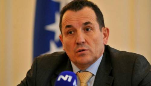 Cikotić: Državljani s dvojnim državljanstvom dužni posjedovati važeći bh. pasoš