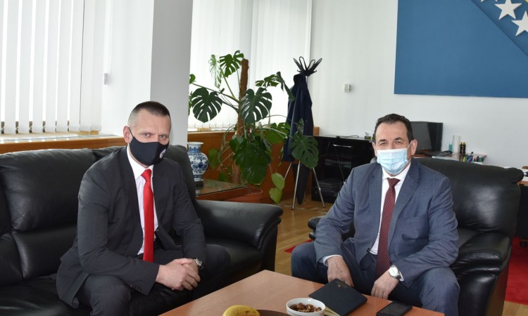 Cikotić i Lukač u Sarajevu razgovarali o migrantskoj krizi