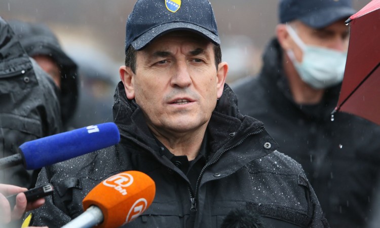 Cikotić: Migranti u surovim uslovima, urgentno riješiti problem