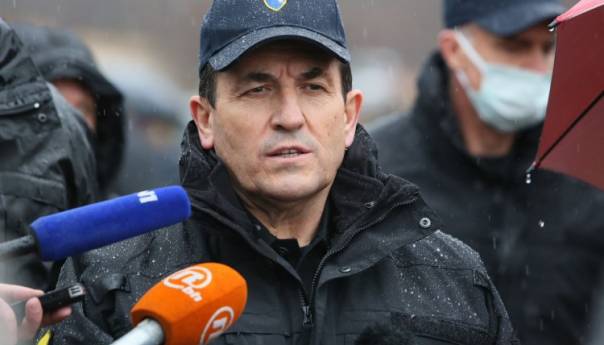 Cikotić: Migranti u surovim uslovima, urgentno riješiti problem