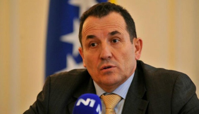 Cikotić sutra stiže u posjetu kampu Lipa