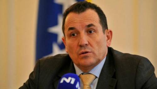 Cikotić sutra stiže u posjetu kampu Lipa