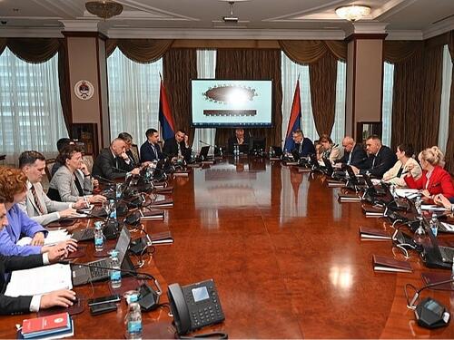 Cirkus u RS: Višković vodi staru Vladu, Minić "premijer" bez ovlaštenja