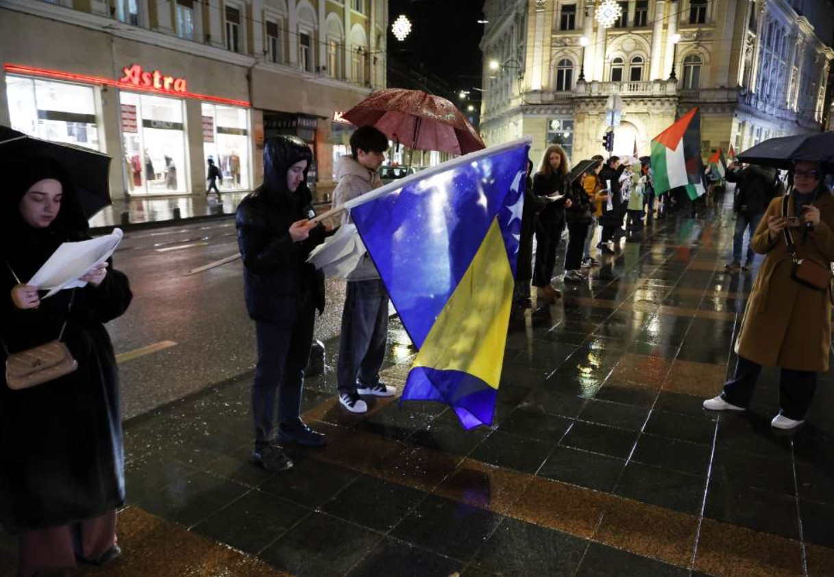 Sarajevo u tišini pamti: I večeras odata počast ubijenoj djeci