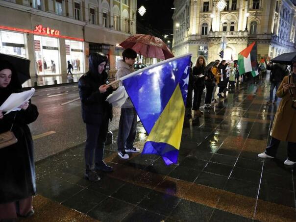 Sarajevo u tišini pamti: I večeras odata počast ubijenoj djeci