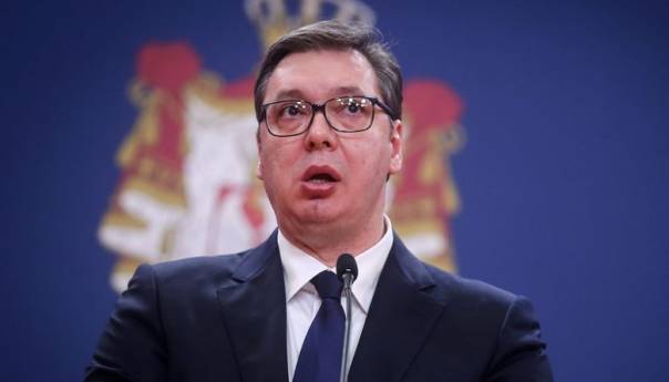 Članovi akademske zajednice i javne ličnosti traže ostavku Vučića