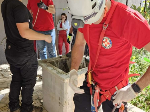 Članovi HGSS-a Posušje izvukli tijelo iz čatrnje