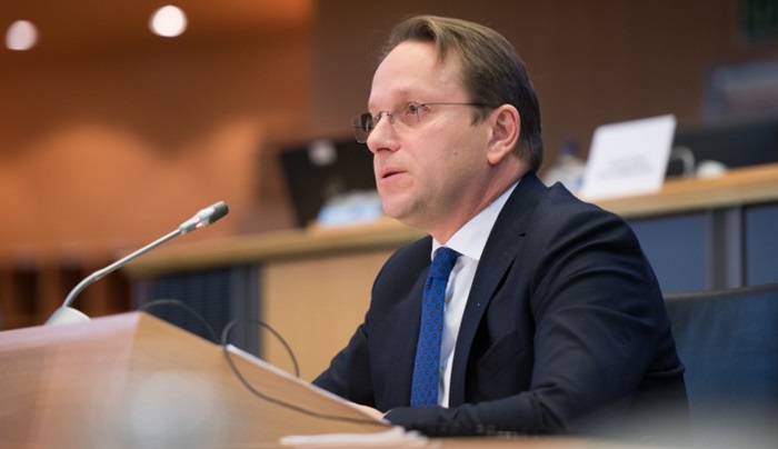 Članovi Kolegija oba doma PSBiH sutra se sastaju s komesarom Várhelyiem