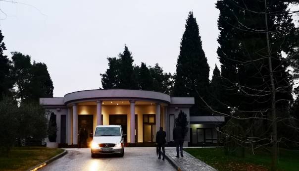 Članovi porodica stradalih Posušaka preuzimaju tijela najmilijih