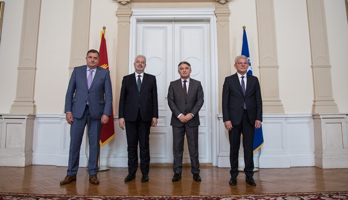 Članovi Predsjedništva BiH razgovarali s Krivokapićem