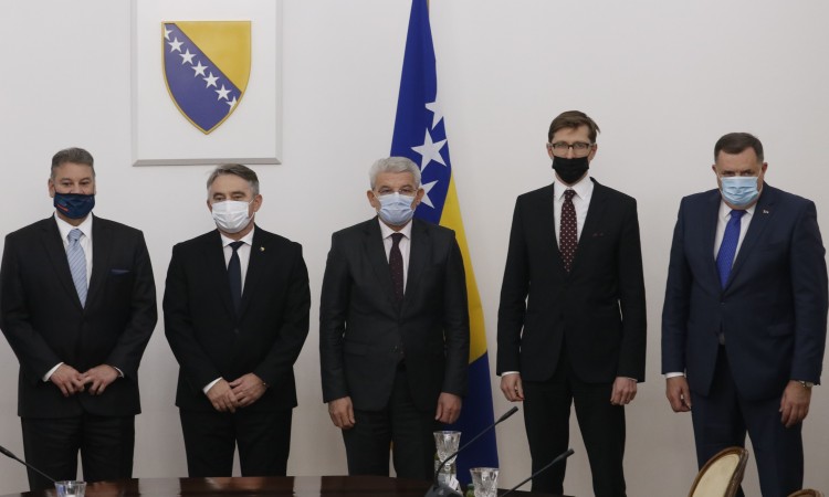 Članovi Predsjedništva BiH s Escobarom i Makovecom