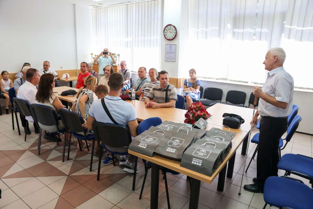 Članovi Udruženja slijepih KS dobili mobitel prilagođen njihovim potrebama