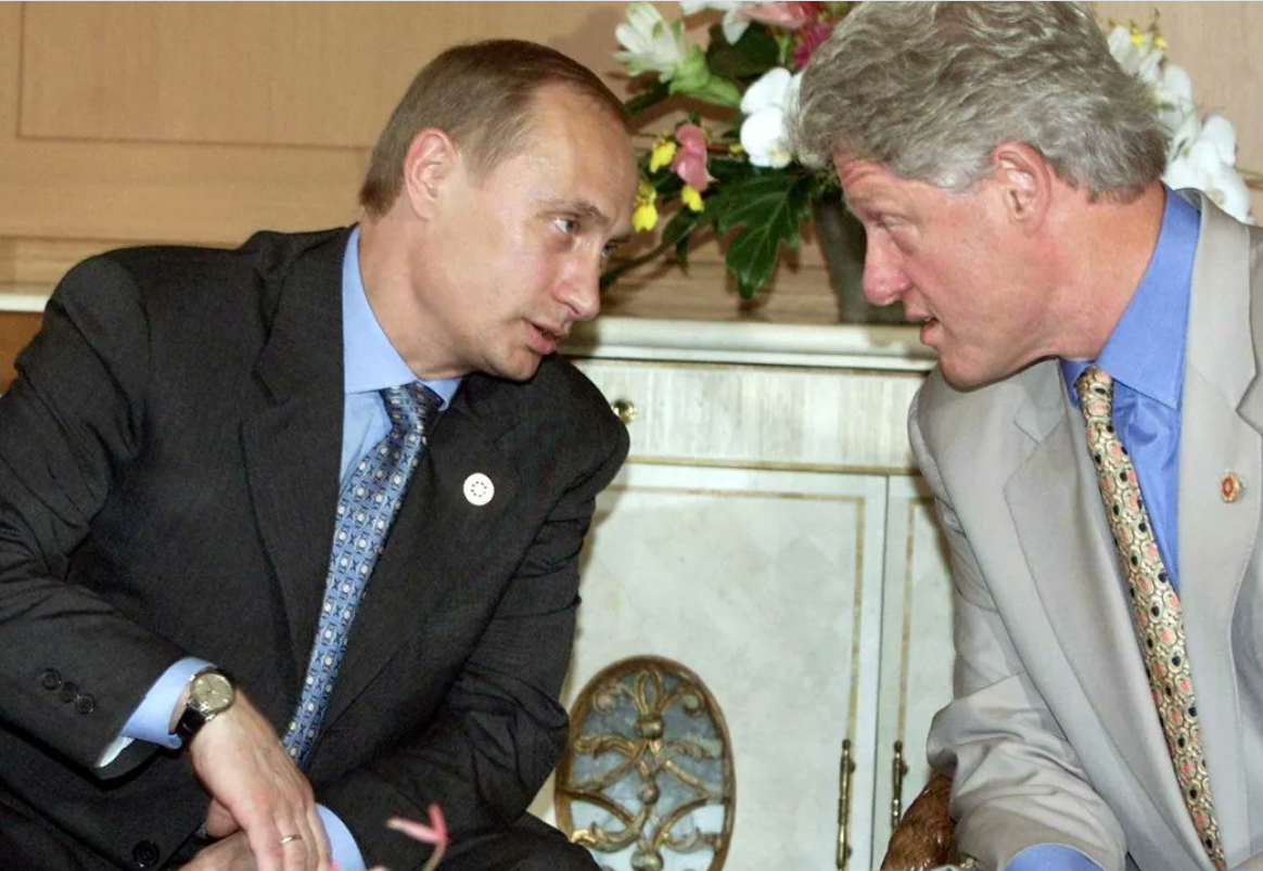 Deklasifikovani dokumenti otkrili: Clinton nudio Putinu članstvo Rusije u NATO-u