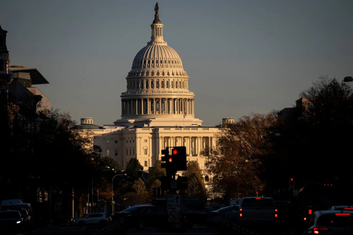 CNN: Službe Rusije i Kine ciljaju otpuštene američke službenike za regrutaciju