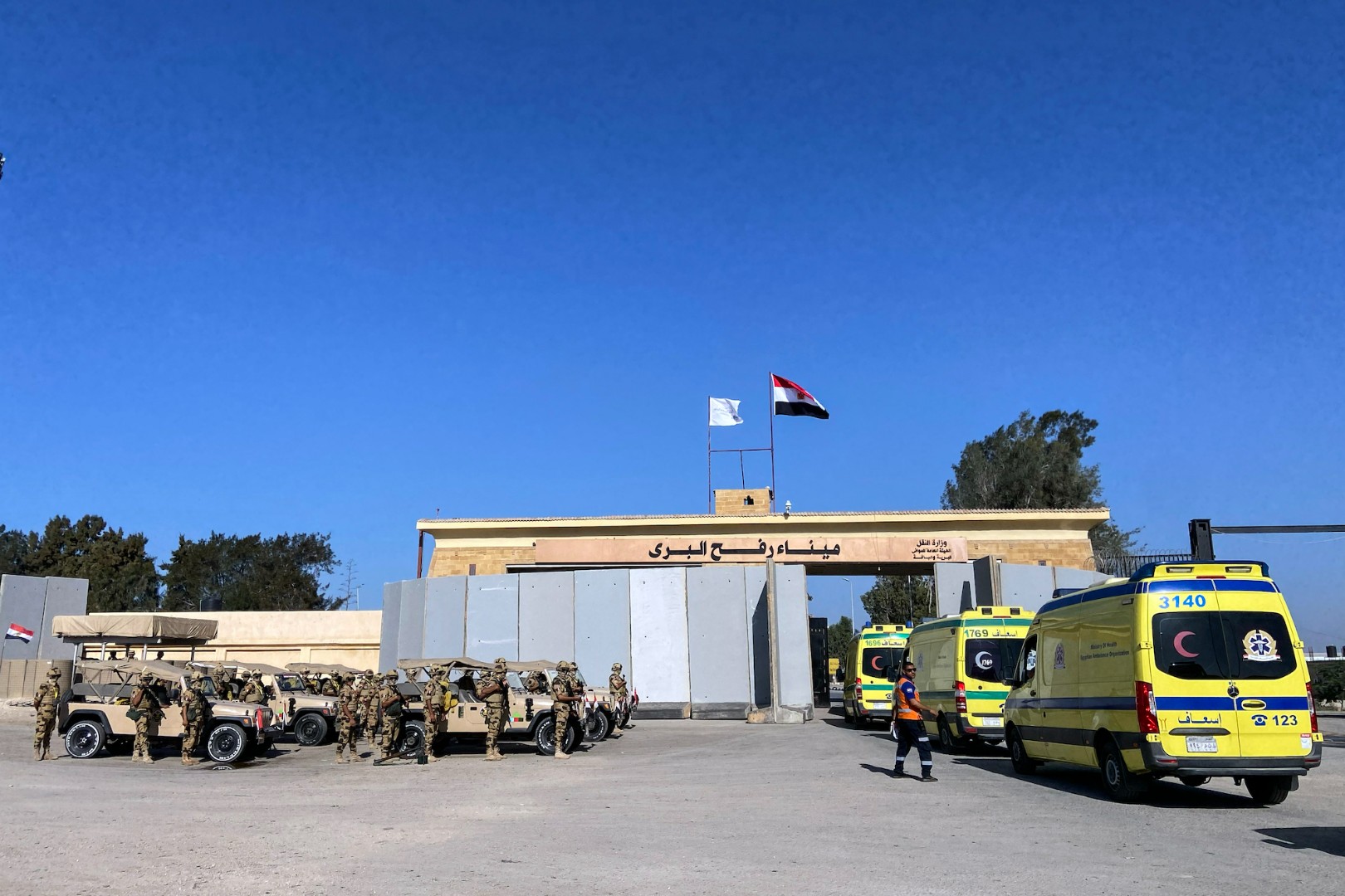 CNN: Više stranih državljana će u nedjelju moći napustiti Gazu preko prijelaza Rafah
