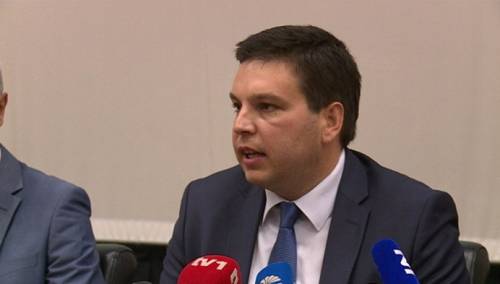 Čolpa: Dodik probleme da rješava u BiH, a ne plakanjem kod Vučića